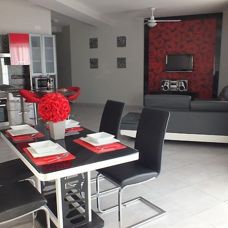 Penthouse Next To The Beach Marsaskala Esterno foto