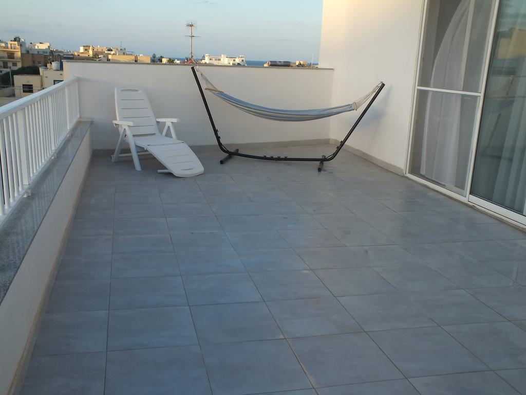 Penthouse Next To The Beach Marsaskala Esterno foto