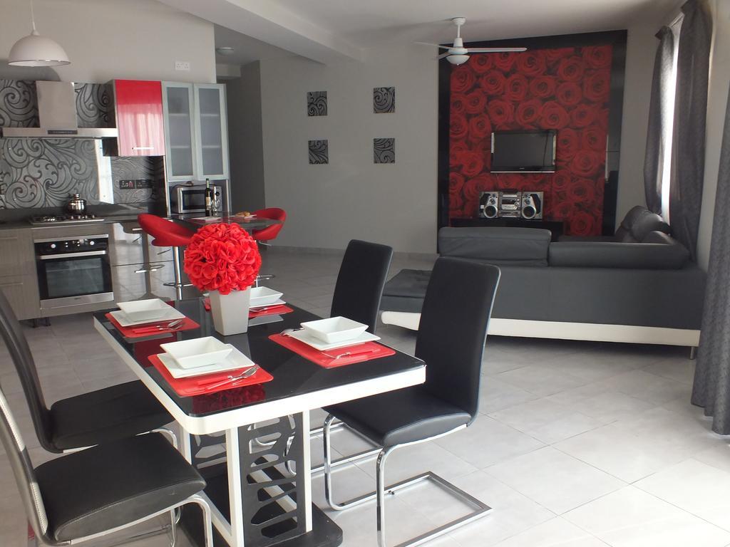 Penthouse Next To The Beach Marsaskala Esterno foto