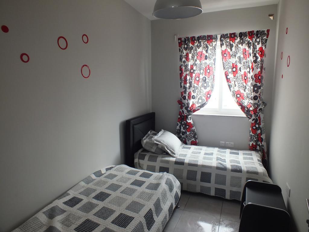 Penthouse Next To The Beach Marsaskala Esterno foto